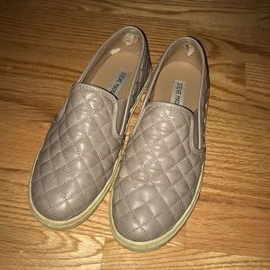 Steve Madden ECENTRCQ grey slip ons